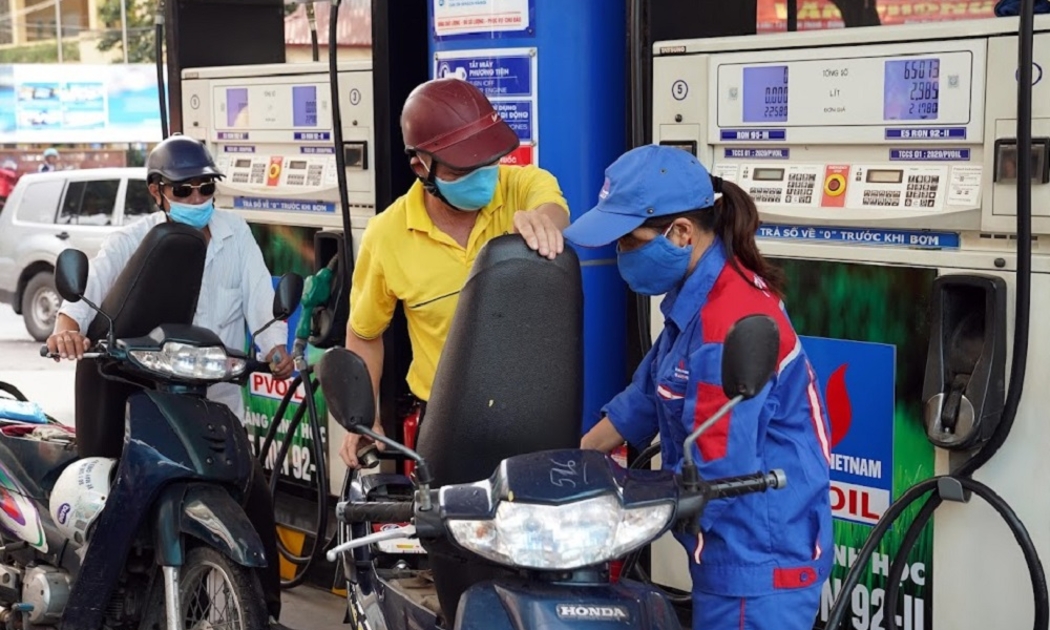 Giá bán lẻ xăng dầu mới được áp dụng từ chiều ngày 30/11/2023.
