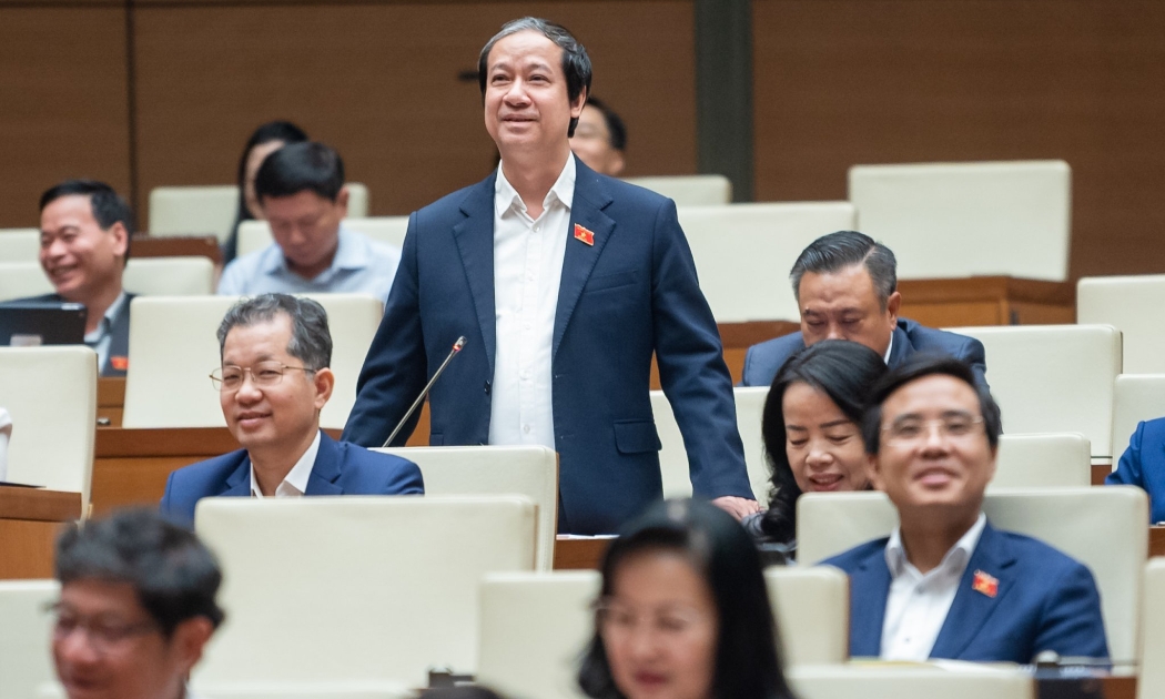 Bộ trưởng Bộ Giáo dục và Đào tạo Nguyễn Kim Sơn giải trình, làm rõ một số vấn đề đại biểu Quốc hội nêu tại phiên thảo luận ngày 20/11/2023