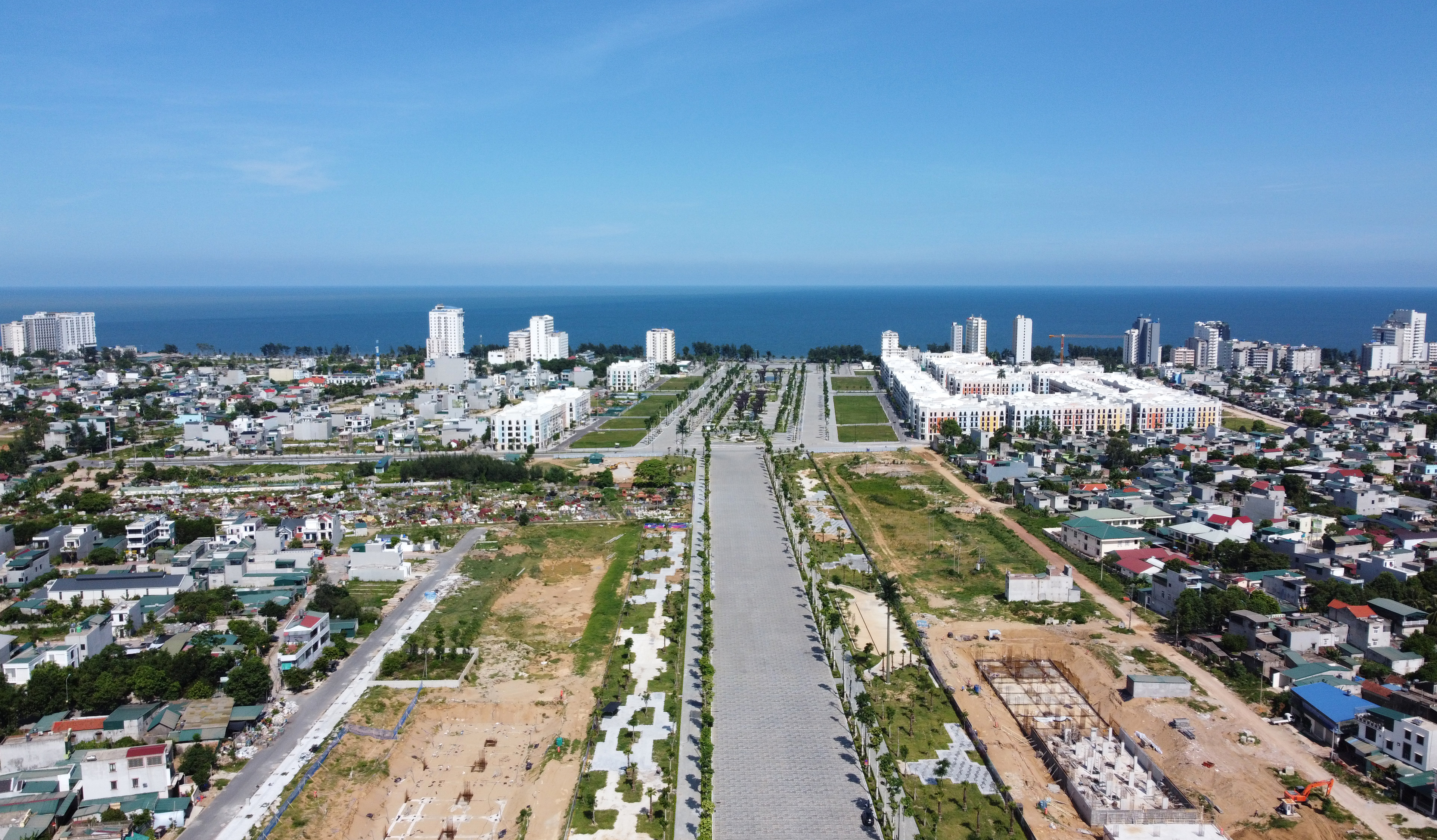 Điểm đầu của đại lộ là đường Hồ Xuân Hương, phường Trung Sơn 