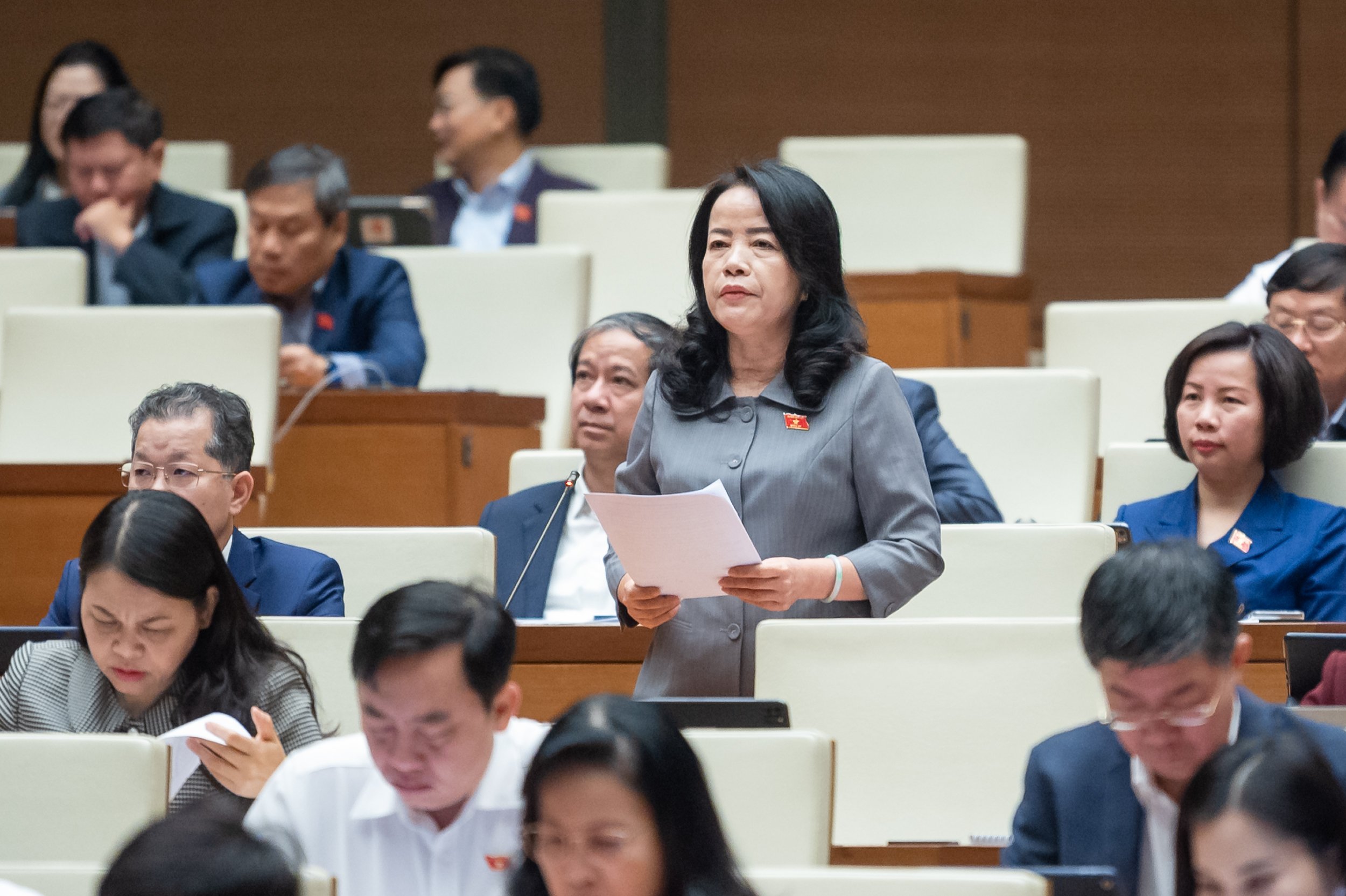 Đại Biểu Nguyễn Thị Kim Thúy góp ý về 2 vụ án liên quan đất đai xảy ra tại TP. Đà Nẵng trong các năm 2010, 2011.