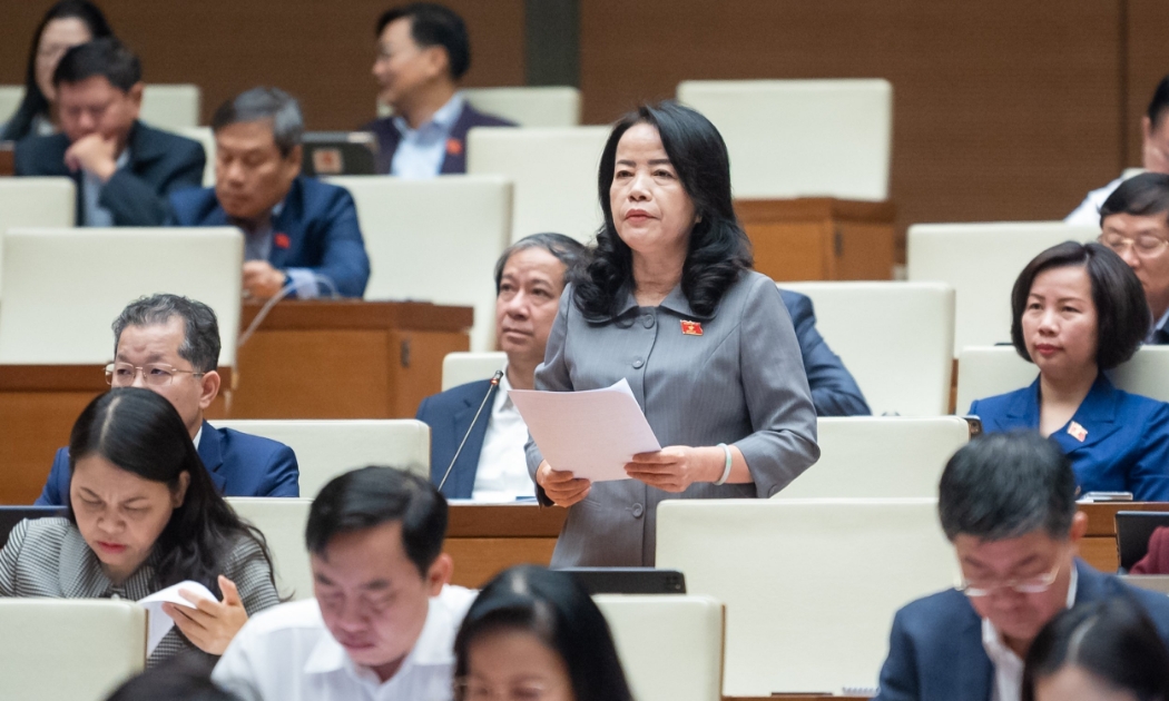 Đại Biểu Nguyễn Thị Kim Thúy góp ý về 2 vụ án liên quan đất đai xảy ra tại TP. Đà Nẵng trong các năm 2010, 2011.