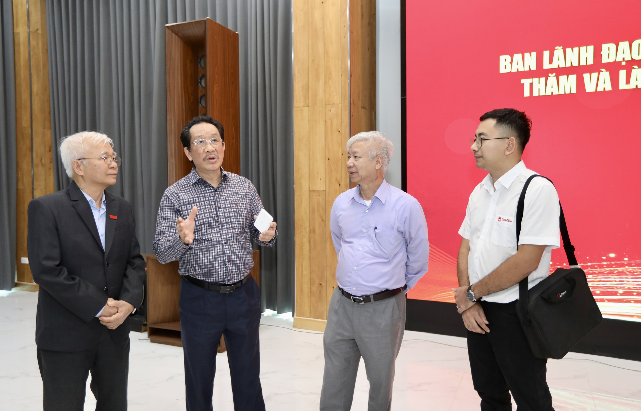 Ông Nguyễn Đoàn Kết (người thứ 2, từ trái sang) bày tỏ mong muốn hai bên hợp tác truyền thông, kết nối vói các đối tác trong nước và quốc tế