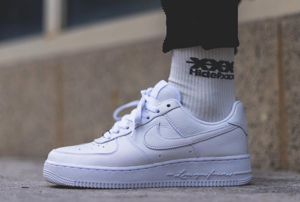 Mẫu giày hợp tác mới nhất giữa Nike và siêu sao hip-hop Drake.