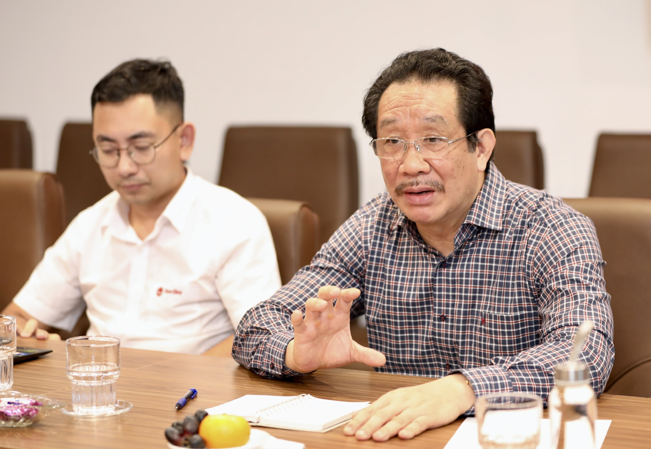 Tại buổi làm việc, ông Nguyễn Đoàn Kết, Phó Chủ tịch Rạng Đông, cho biết Rạng Đông đã có nhiều thay đổi khoa học công nghệ dựa trên tinh thần "sự tử tế" để ứng biến với tình hình thế giới bất định (VOCA).