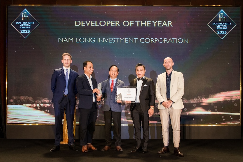 Ông Văn Viết Sơn - Giám đốc điều hành Nam Long Land nhận giải Nhà phát triển Bất động sản của năm (Developer of the year).