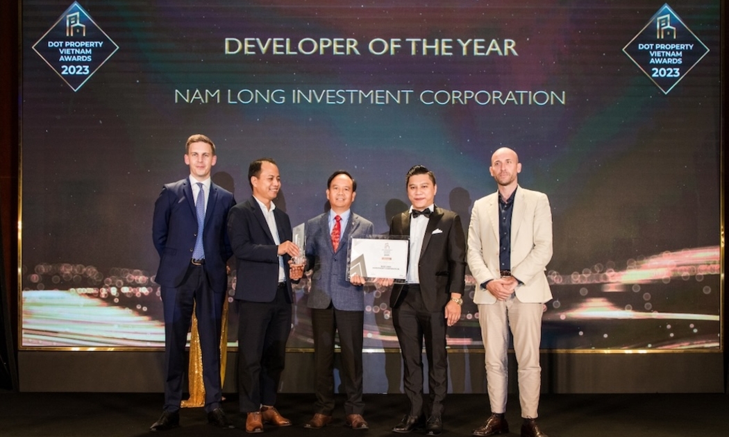 Ông Văn Viết Sơn - Giám đốc điều hành Nam Long Land nhận giải Nhà phát triển Bất động sản của năm (Developer of the year).