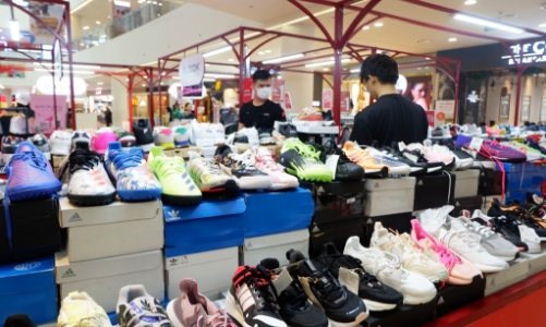 Khuyến mãi tới 70 -80%, thị trường mua sắm Black Friday Việt vẫn khá im ắng