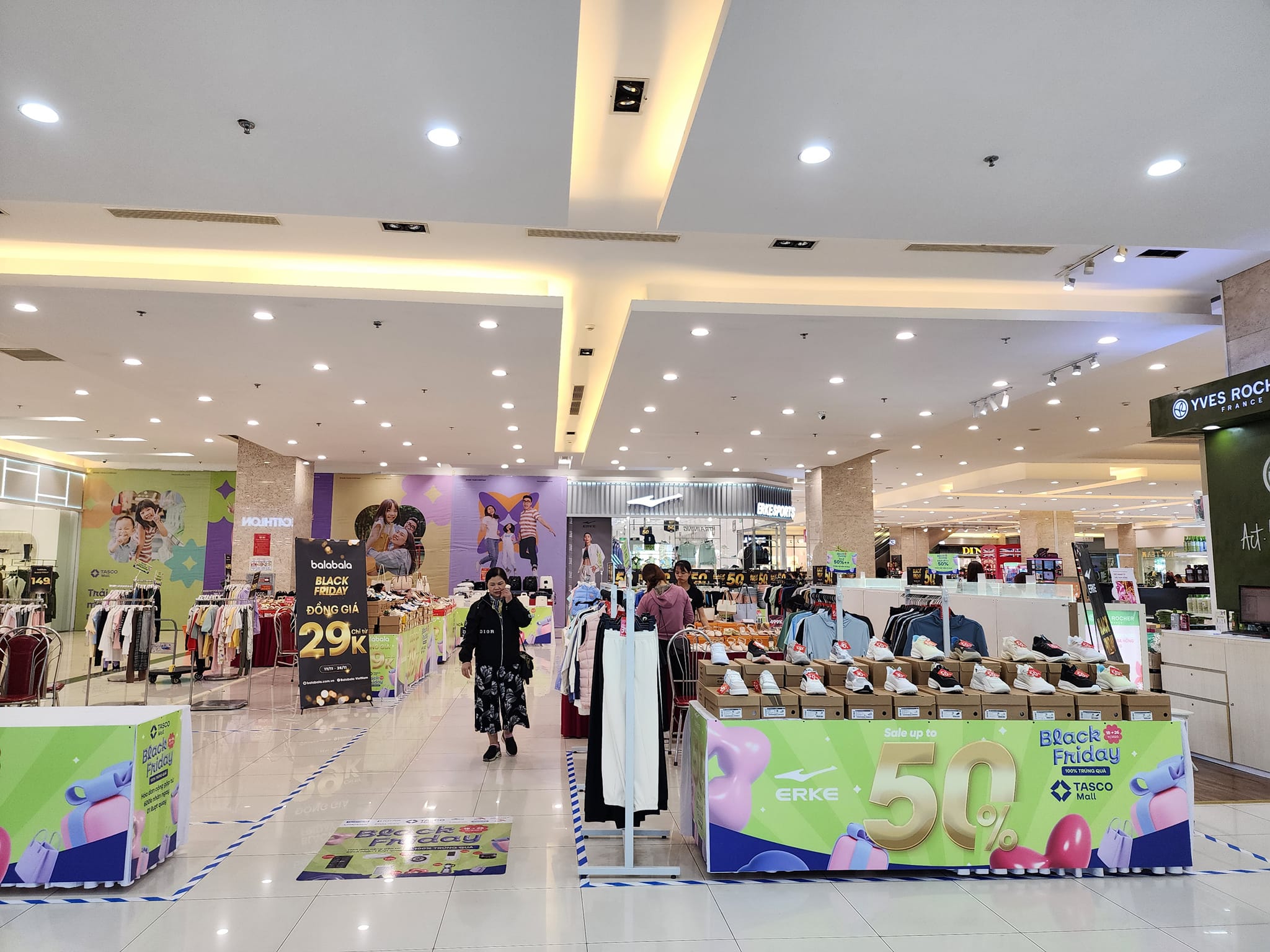 Black Friday được cho là cơn “bão giảm giá” lớn nhất trong năm.