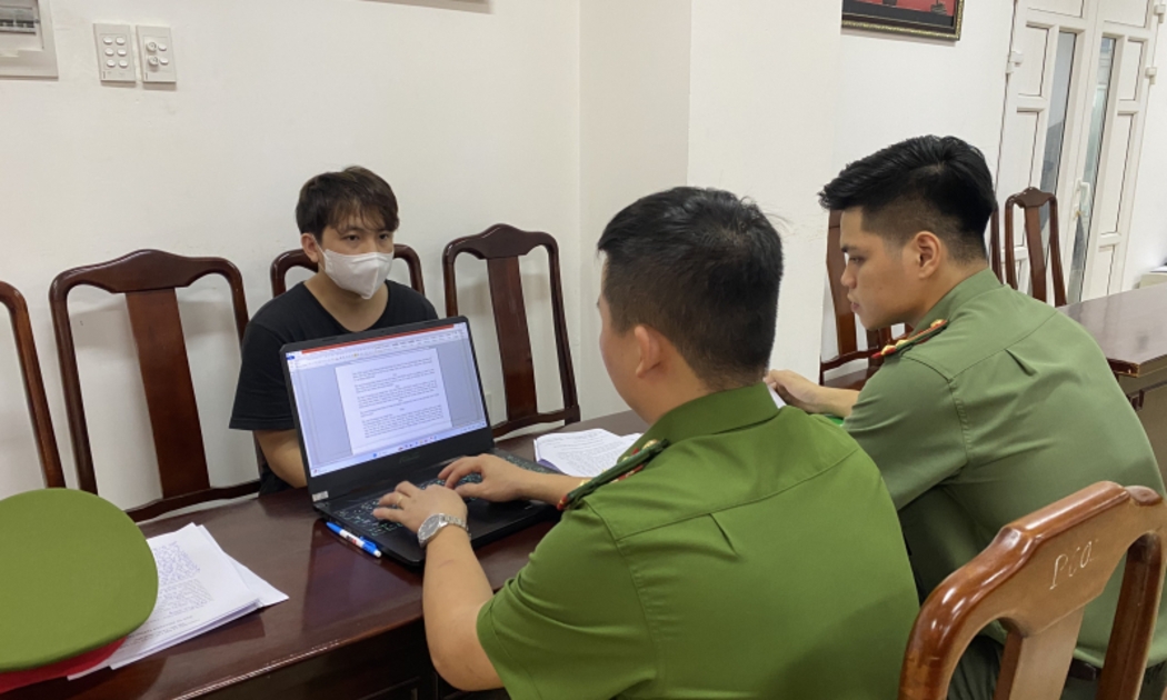 Đối tượng Nguyễn Nhật Trường tại Cơ quan cảnh sát điều tra.