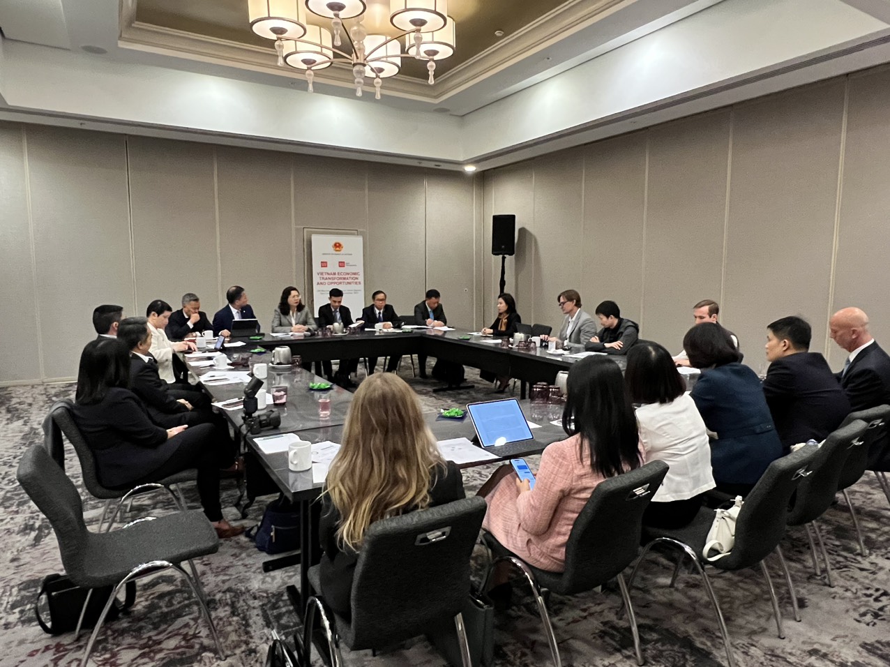 Một số doanh nghiệp, quỹ đầu tư lớn của Hoa Kỳ đ&atilde; v&agrave; đang nghi&ecirc;n cứu cơ hội đầu tư tại thị trường chứng kho&aacute;n Việt Nam.