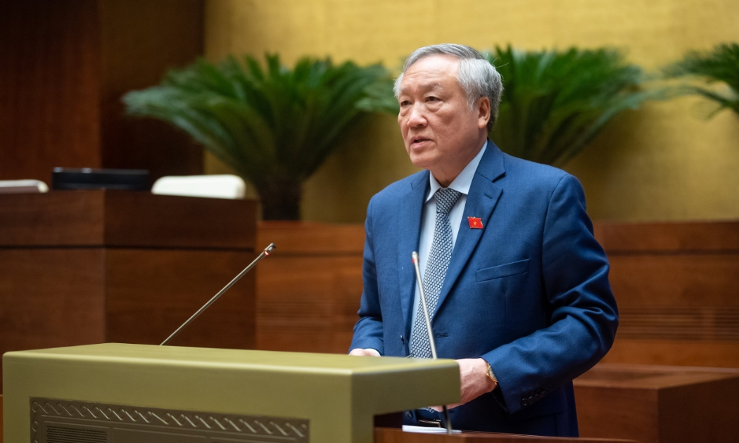 Chánh án Tòa án nhân dân tối cao Nguyễn Hòa Bình báo cáo Quốc hội về công tác của các Tòa án. Ảnh - Quochoi.vn.