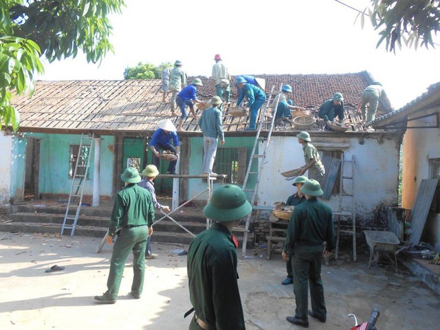 Hỗ trợ sửa chữa nhà cho bà con nghèo vùng cao