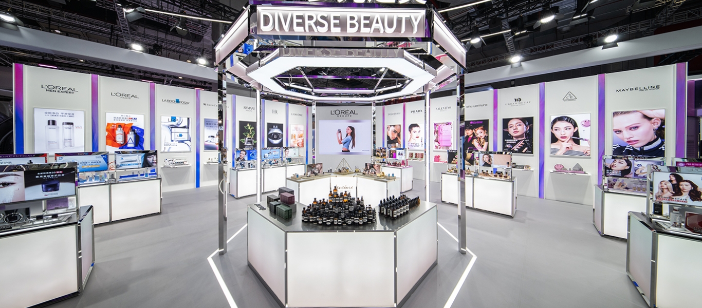 Tập đo&agrave;n L'Or&eacute;al đ&atilde; trưng b&agrave;y c&aacute;c sản phẩm từ 22 thương hiệu tại&nbsp;CIIE năm nay.