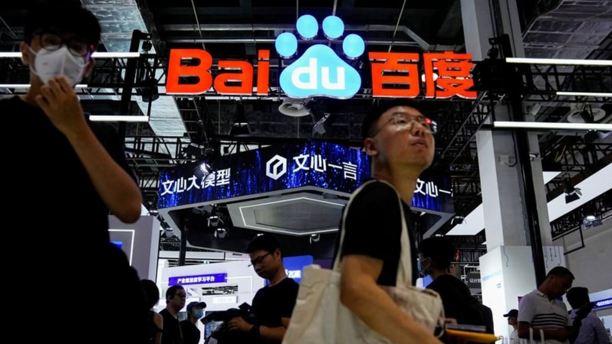 Baidu đã đưa Ernie vào các sản phẩm chủ lực của mình từ tìm kiếm, bản đồ và chia sẻ tệp, đồng thời công ty hiện tính phí đăng ký hàng tháng khoảng 8 USD đối với người dùng