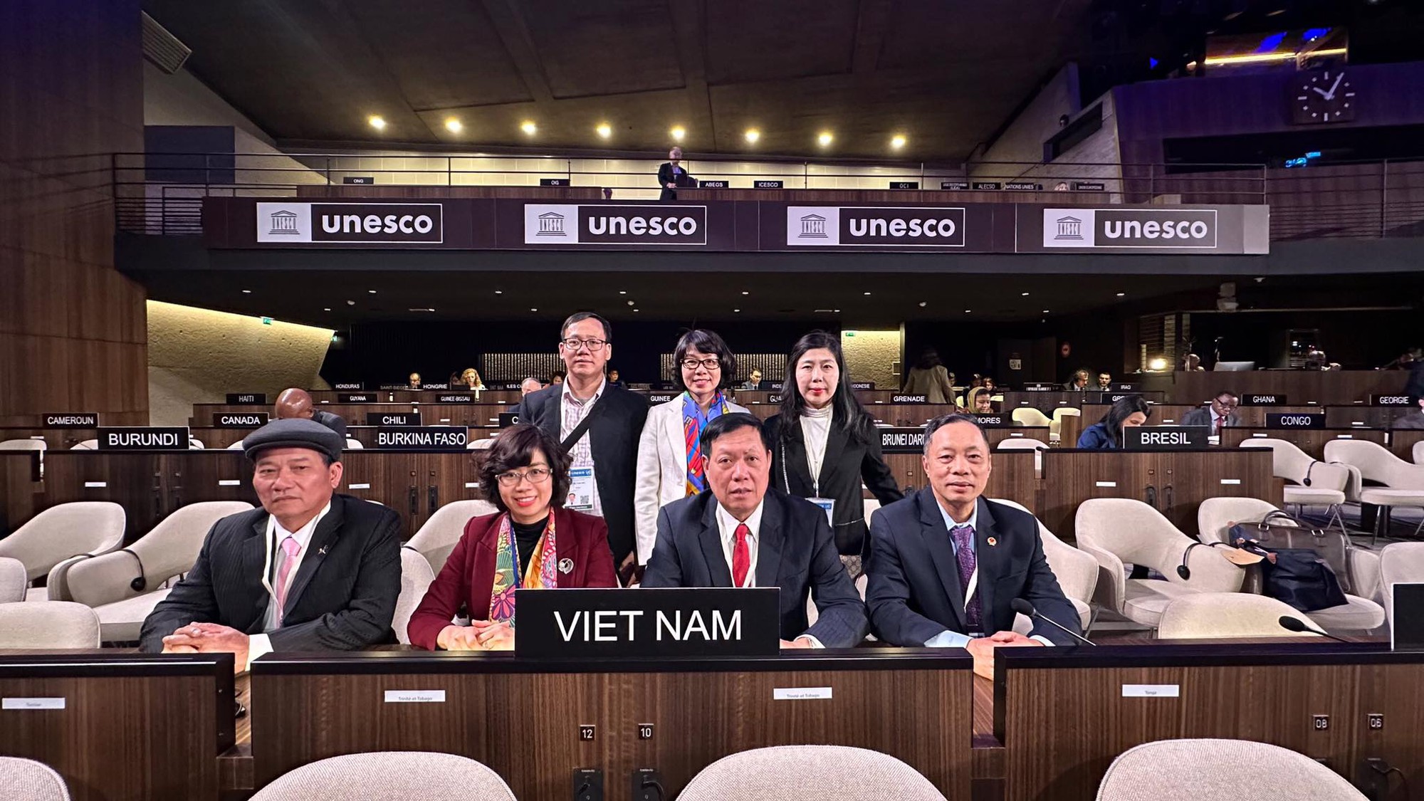Đoàn Việt Nam tham dự hội nghị. 