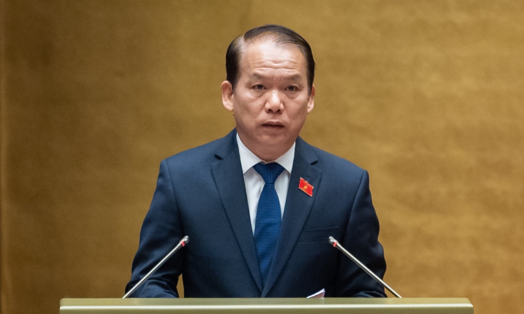 Chủ nhiệm Ủy ban Pháp luật của Quốc hội Hoàng Thanh Tùng báo cáo thẩm tra về công tác tiếp công dân, giải quyết khiếu nại, tố cáo. Ảnh - Quochoi.vn.
