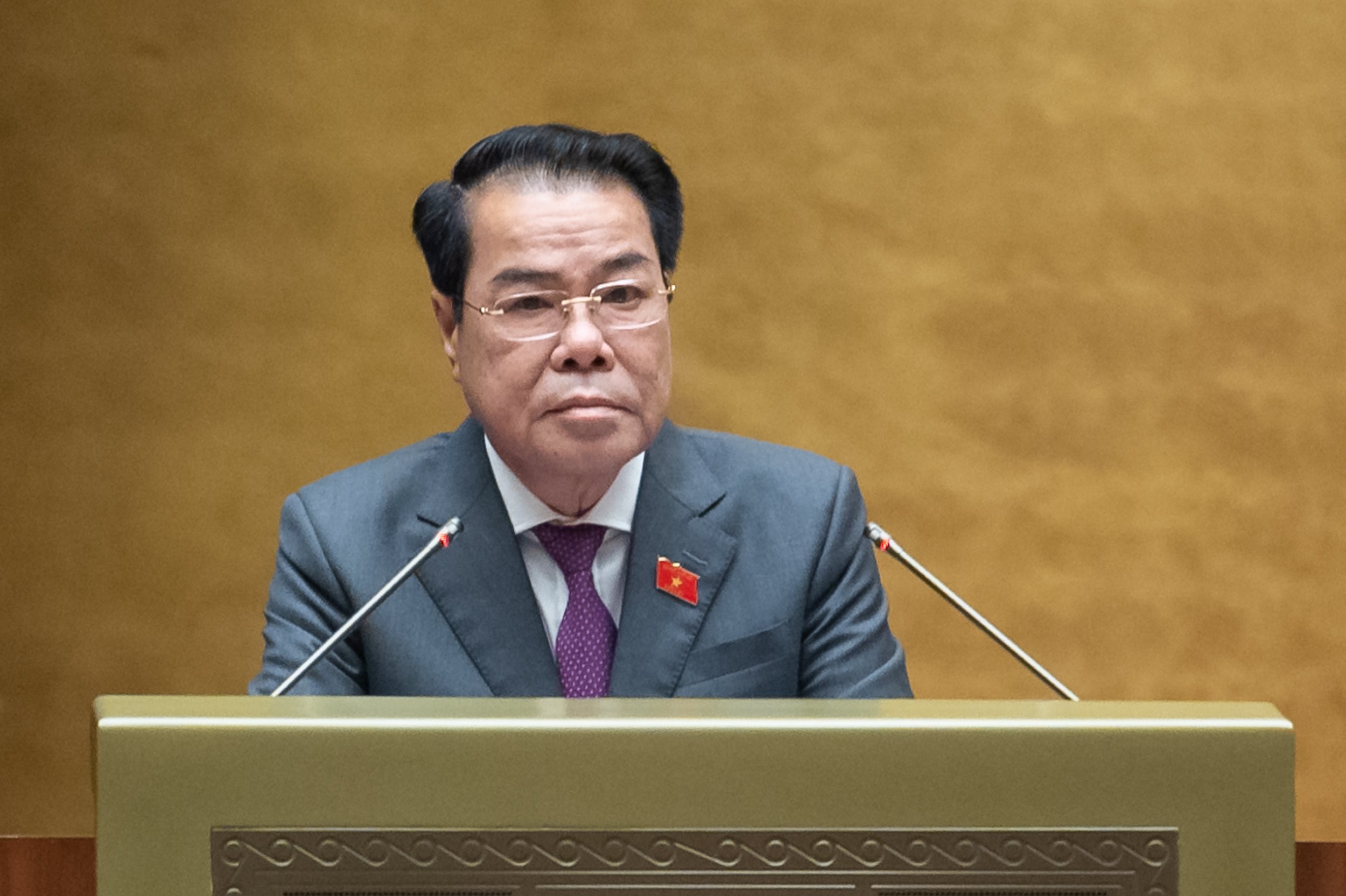 Ủy viên Ủy ban Thường vụ Quốc hội, Trưởng Ban Dân nguyện Báo cáo kết quả tiếp công dân, xử lý đơn thư và giám sát việc giải quyết khiếu nại, tố cáo của công dân gửi đến Quốc hội năm 2023 ngày 22/11. (Ảnh:quochoi.vn).