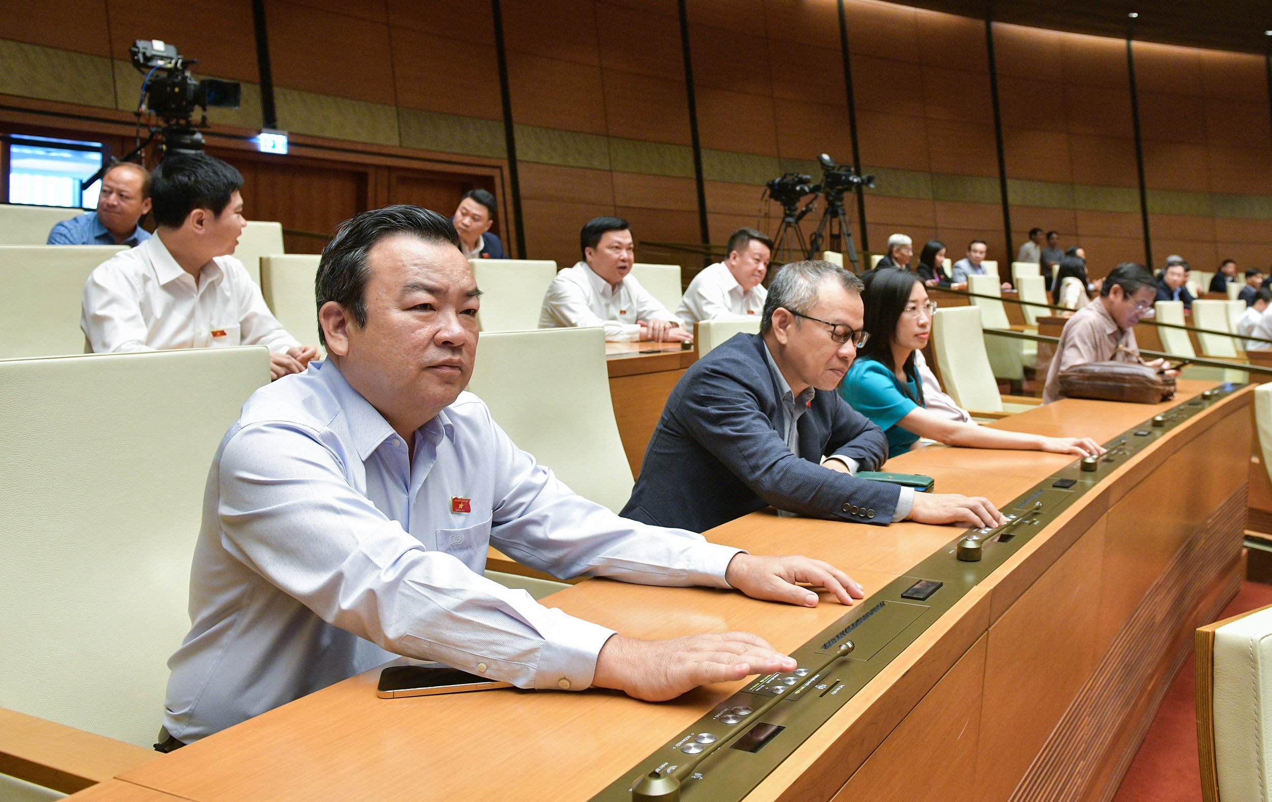 Quốc hội biểu quyết th&ocirc;ng qua&nbsp;việc điều chỉnh Chương tr&igrave;nh Kỳ họp thứ 6, Quốc hội kh&oacute;a XV ng&agrave;y 22/11/2023.