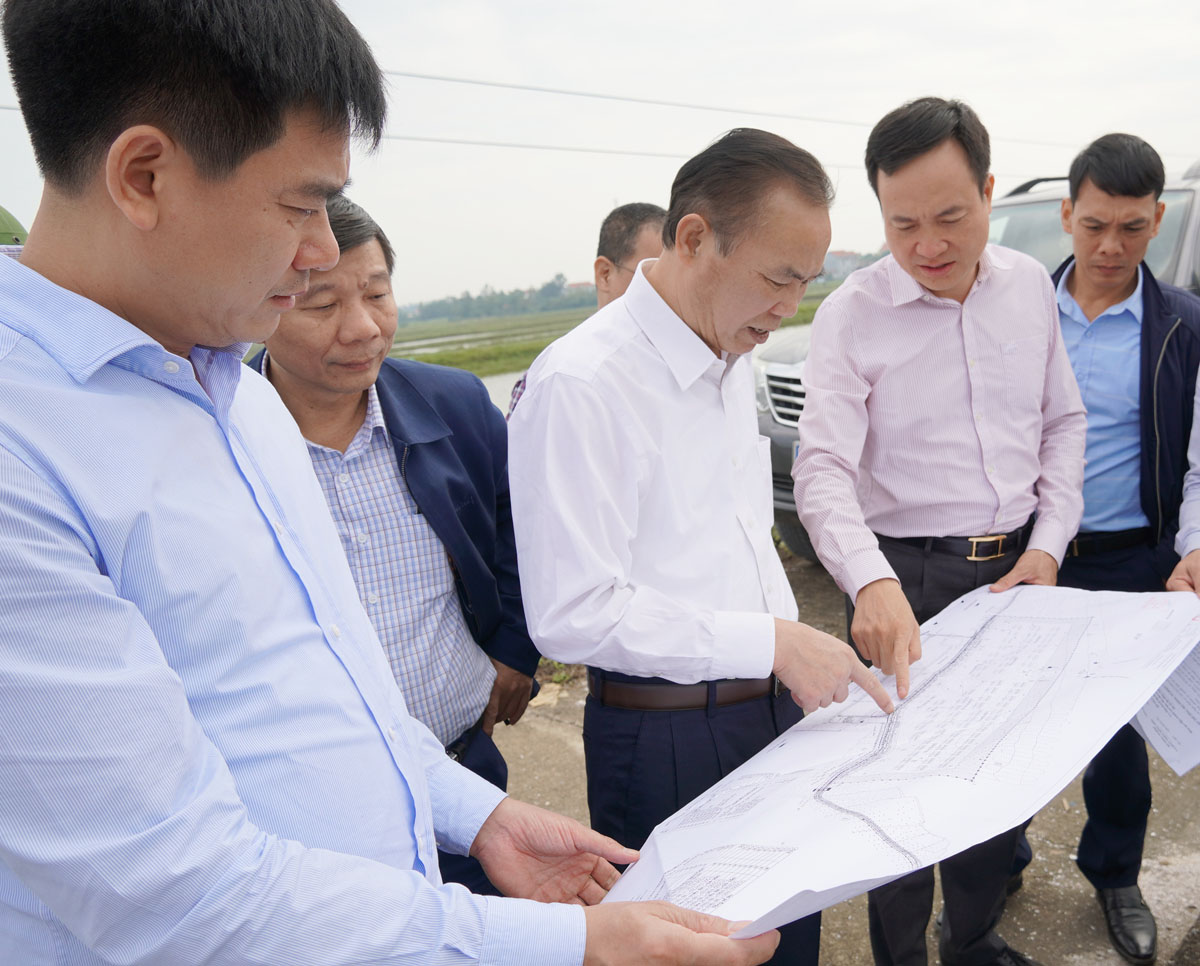 Thứ trưởng Bộ Nông nghiệp kiểm tra thực địa Khu neo đậu tránh trú bão cho tàu cá kết hợp cảng cá Bắc sông Gianh