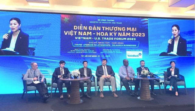 Panelists at the Vietnam - US Trade Forum on November 21.