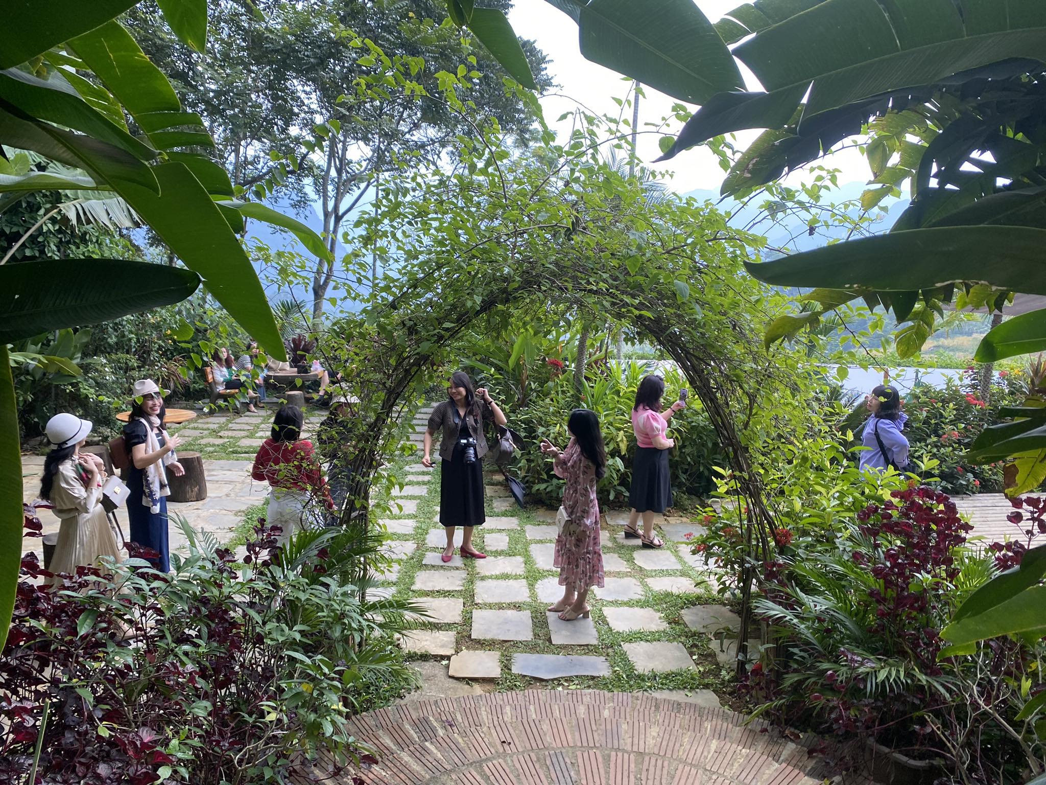 Những năm gần đ&acirc;y P&ugrave; Lu&ocirc;ng trở th&agrave;nh địa điểm du lịch nổi tiếng, thu h&uacute;t kh&aacute;ch trong v&agrave; ngo&agrave;i nước đến thăm quan v&agrave; trải nghiệm