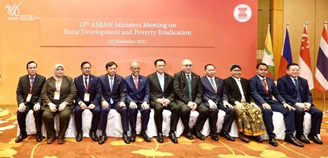 Đại diện các nước ASEAN tham gia Hội nghị Bộ trưởng ASEAN lần thứ 13về Phát triển nông thôn, xóa đói giảm nghèo tại Singapore.