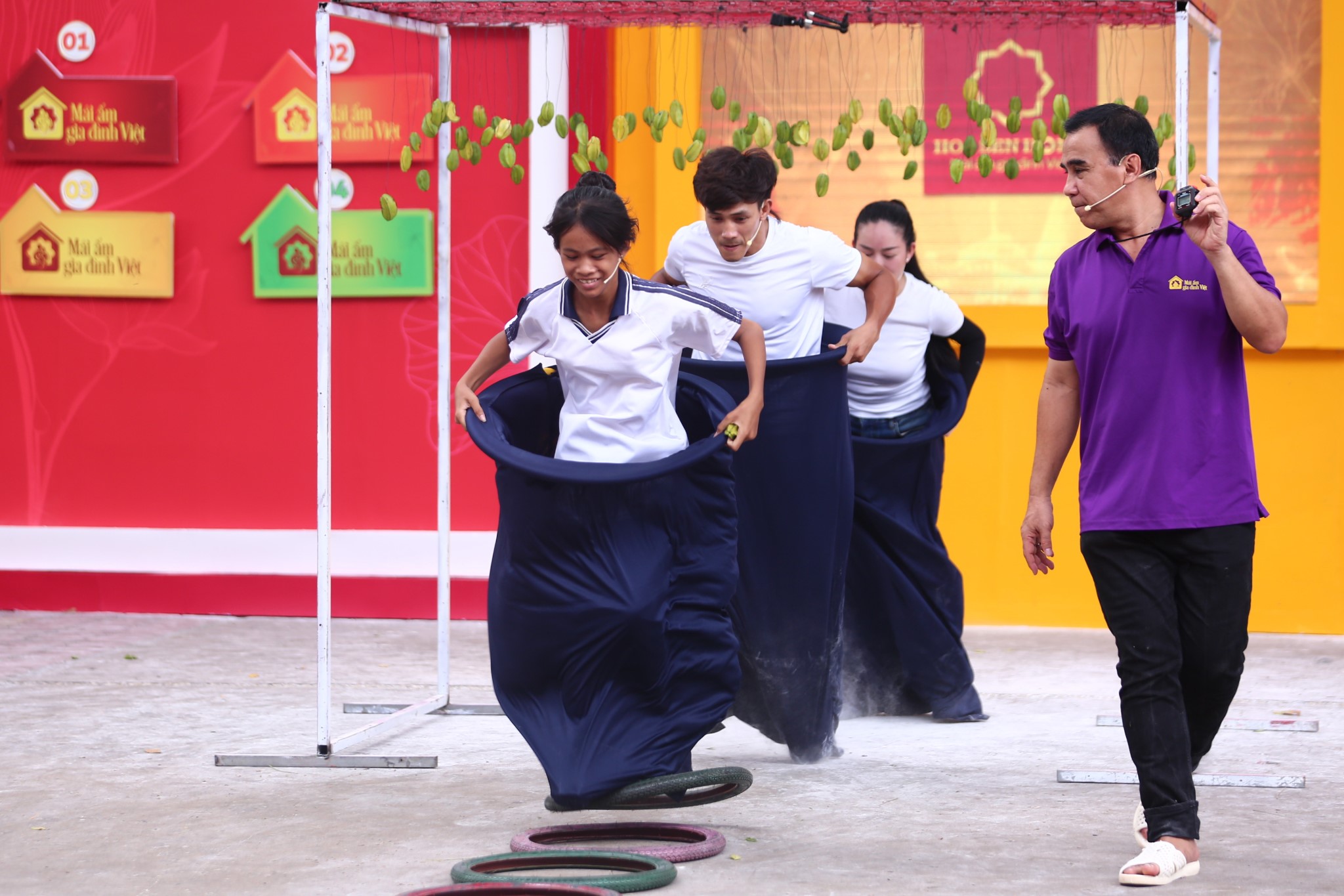 Vượt qua những thử th&aacute;ch trong chương tr&igrave;nh, c&aacute;c em v&agrave; gia đ&igrave;nh sẽ nhận được những khoản tiền c&oacute; gi&aacute; trị để cuộc sống bớt vất vả hơn.