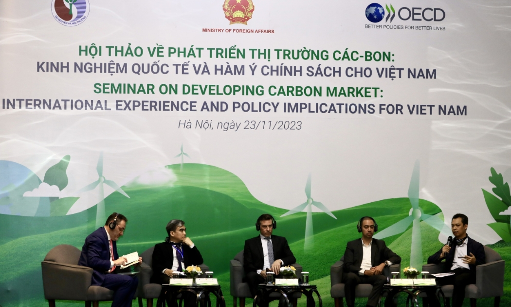 Các chuyên gia thảo luận về xây dựng thị trường carbon. Ảnh: Việt Dũng.