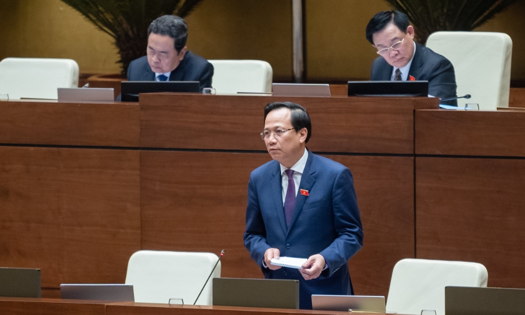 Bộ trưởng Bộ Lao động - Thương binh và Xã hội Đào Ngọc Dung nhấn mạnh sẽ tiếp tục có lộ trình giảm tuổi hưởng trọ cấp hưu trí. Ảnh - Quochoi.vn.