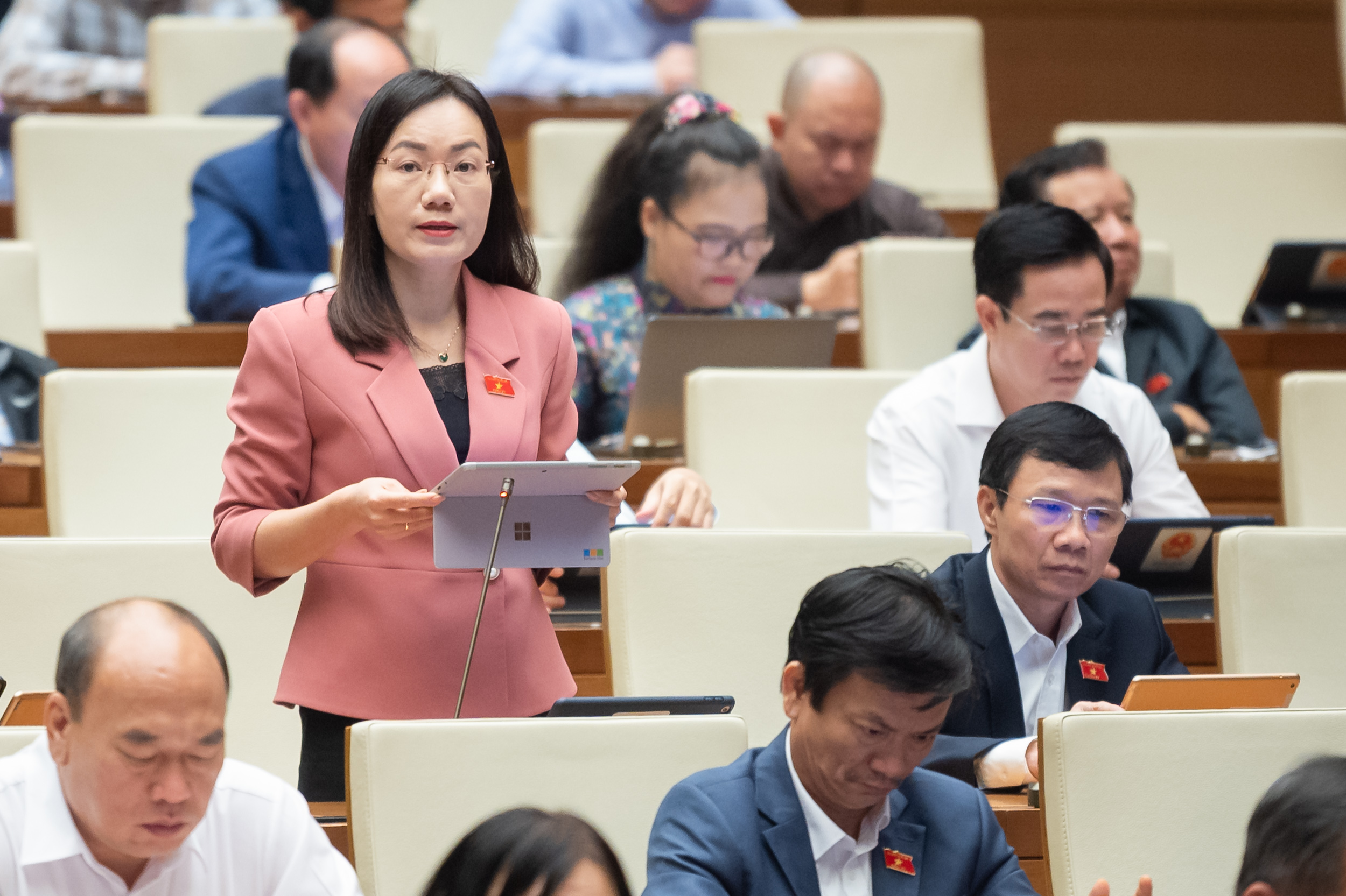 Đại biểu Đỗ Thị Việt H&agrave;, Đo&agrave;n Bắc Giang. Ảnh - Quochoi.vn.