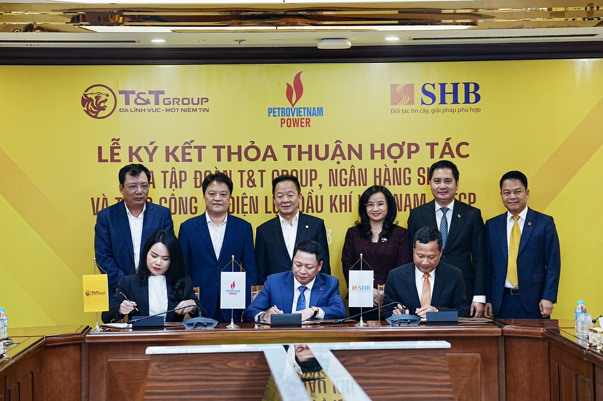 The signing ceremony. Source: PV Power