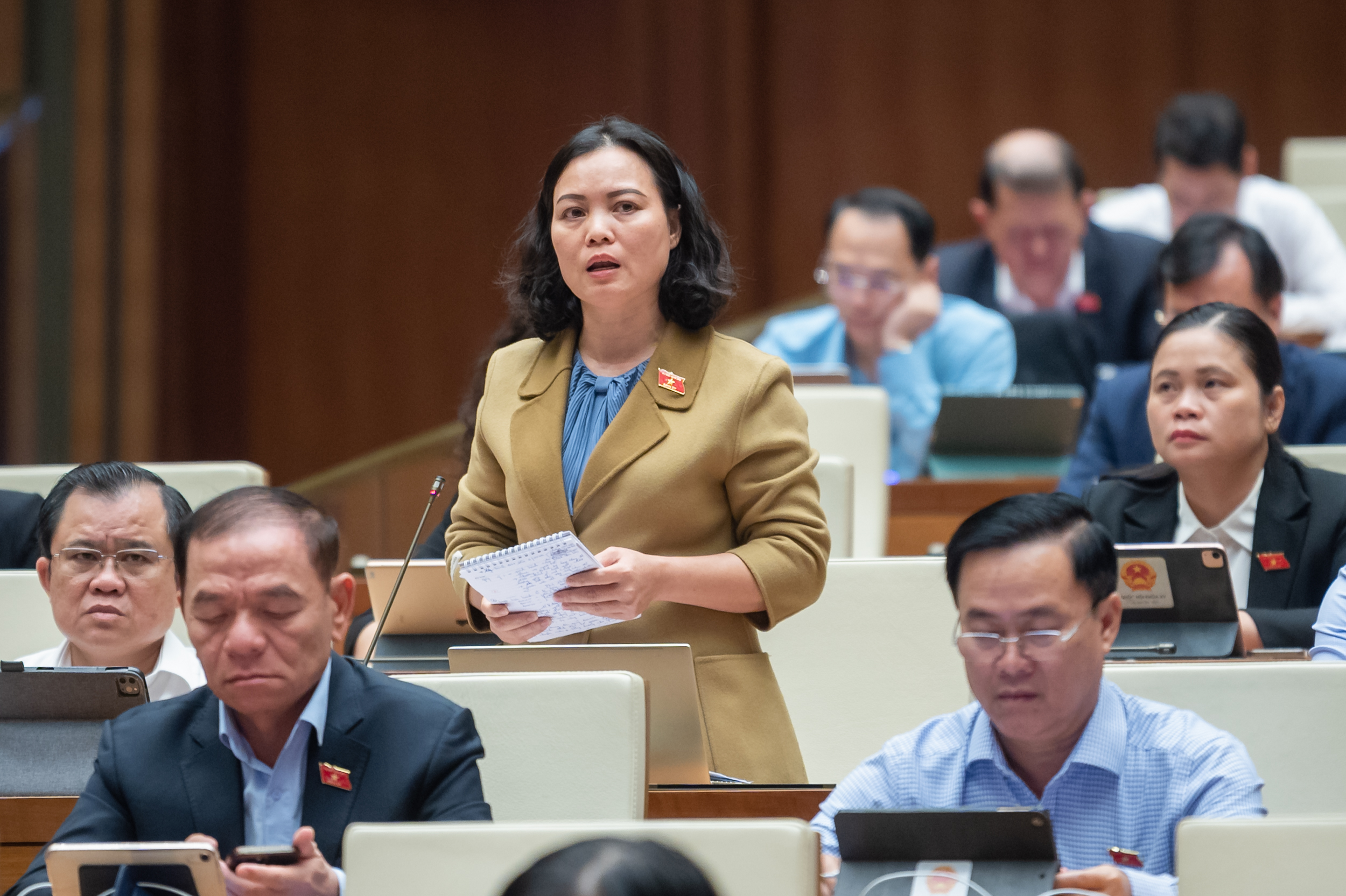 Đại biểu Huỳnh Thị Ph&uacute;c, Đo&agrave;n B&agrave; Rịa - Vũng T&agrave;u. Ảnh - Quochoi.vn.