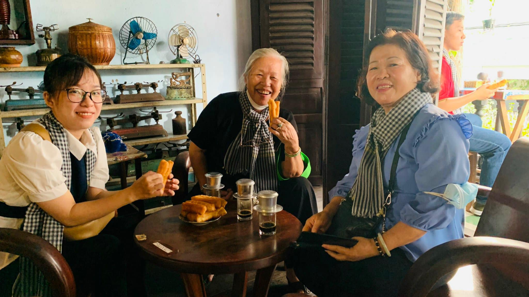 Với lịch trình từ nửa ngày đến 1 ngày, du khách có thể tham khảo các sản phẩm tour quận, huyện như: Ký ức Biệt động Sài Gòn, Sống động Sài Gòn...
