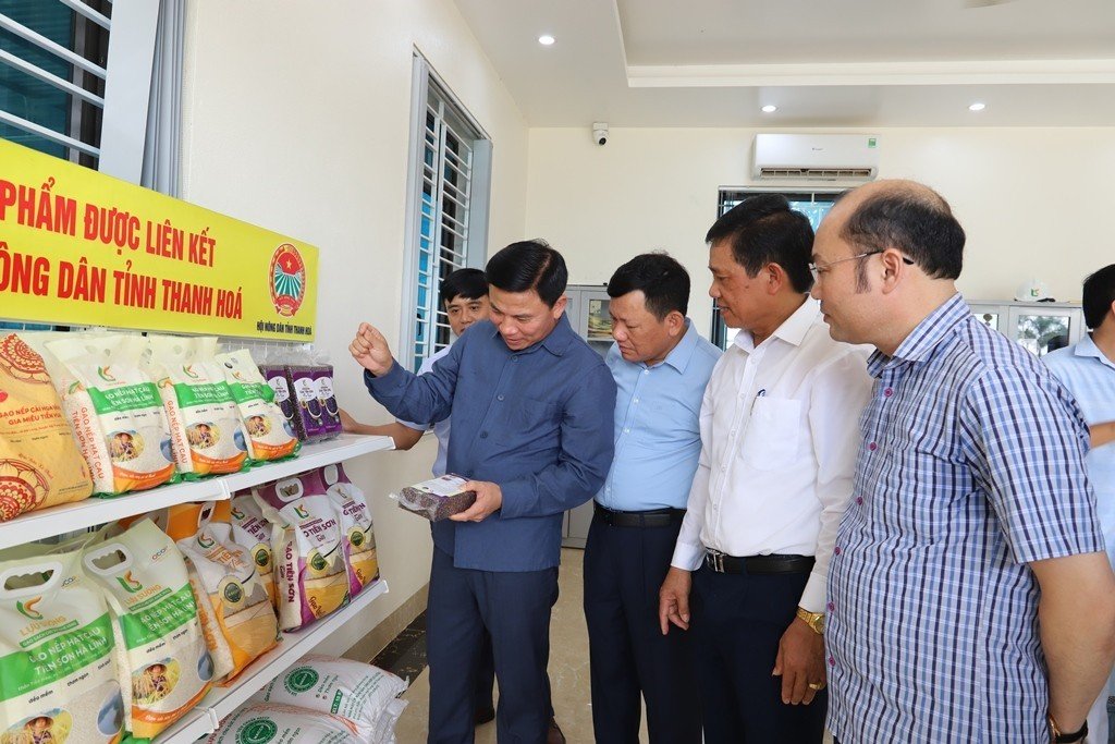 Bí thư Tỉnh ủy Thanh Hóa Đỗ Trọng Hưng đến thăm nhà máy chế biến nông sản tổng hợp thuộc Công ty TNHH thương mại Lựu Sướng