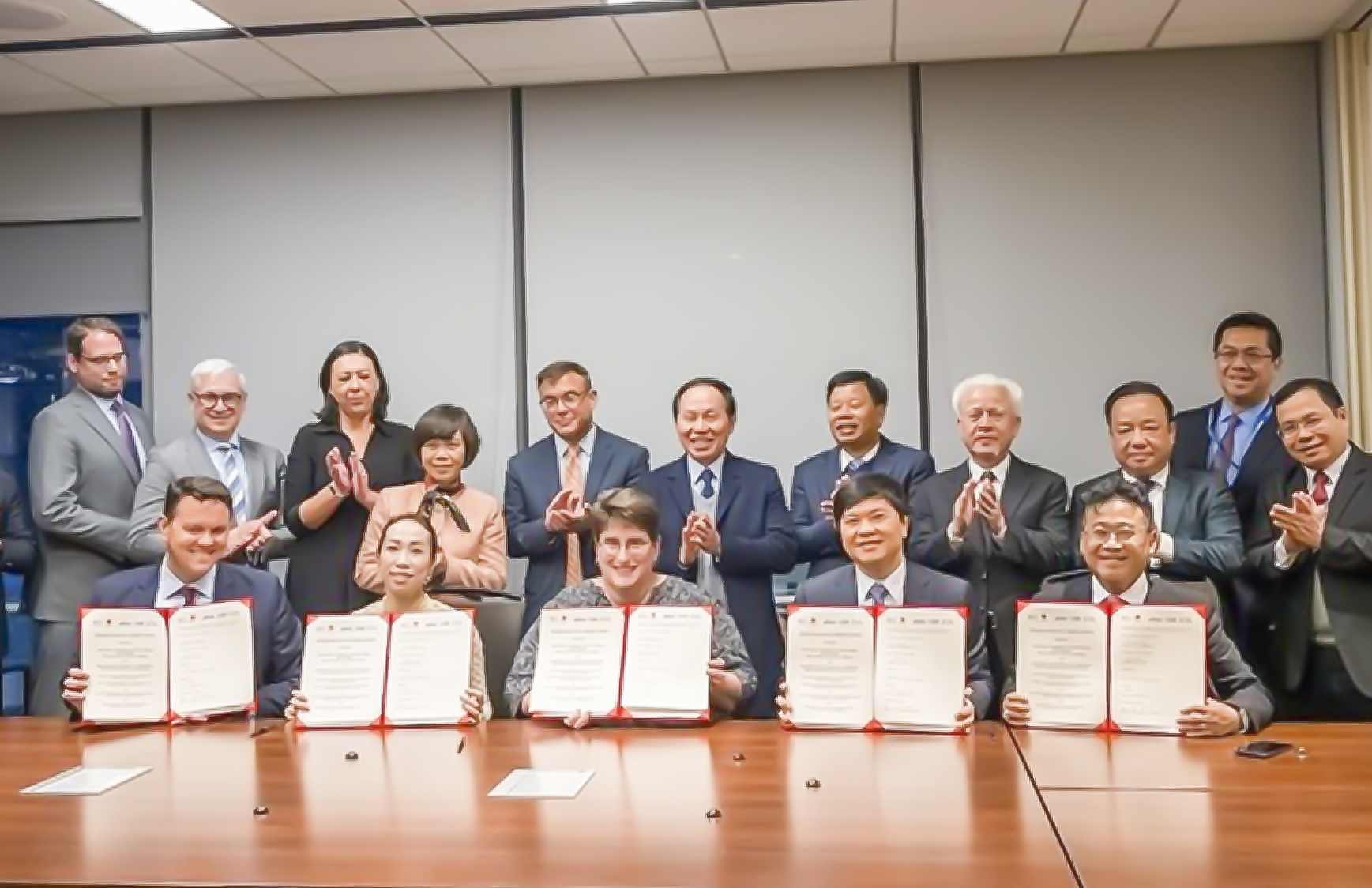 Lễ ký kết Biên bản ghi nhớ hợp tác giữa Cảng New York và New Jersey với thành phố Hải Phòng