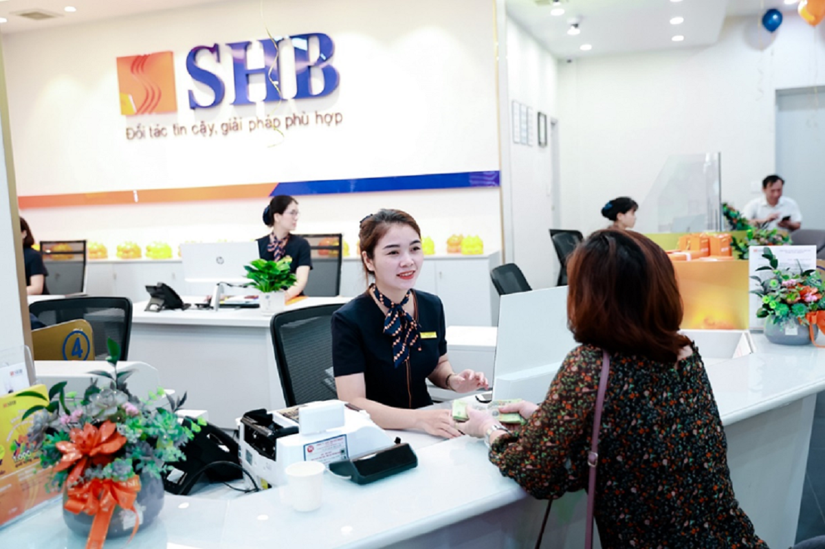 Với cơ sở vật chất khang trang cùng đội ngũ nhân viên chuyên nghiệp, tận tâm, SHB Quảng Trị sẽ mang đến cho khách hàng đầy đủ các giải pháp tài chính hiệu quả và tiện ích. Ảnh: SHB.