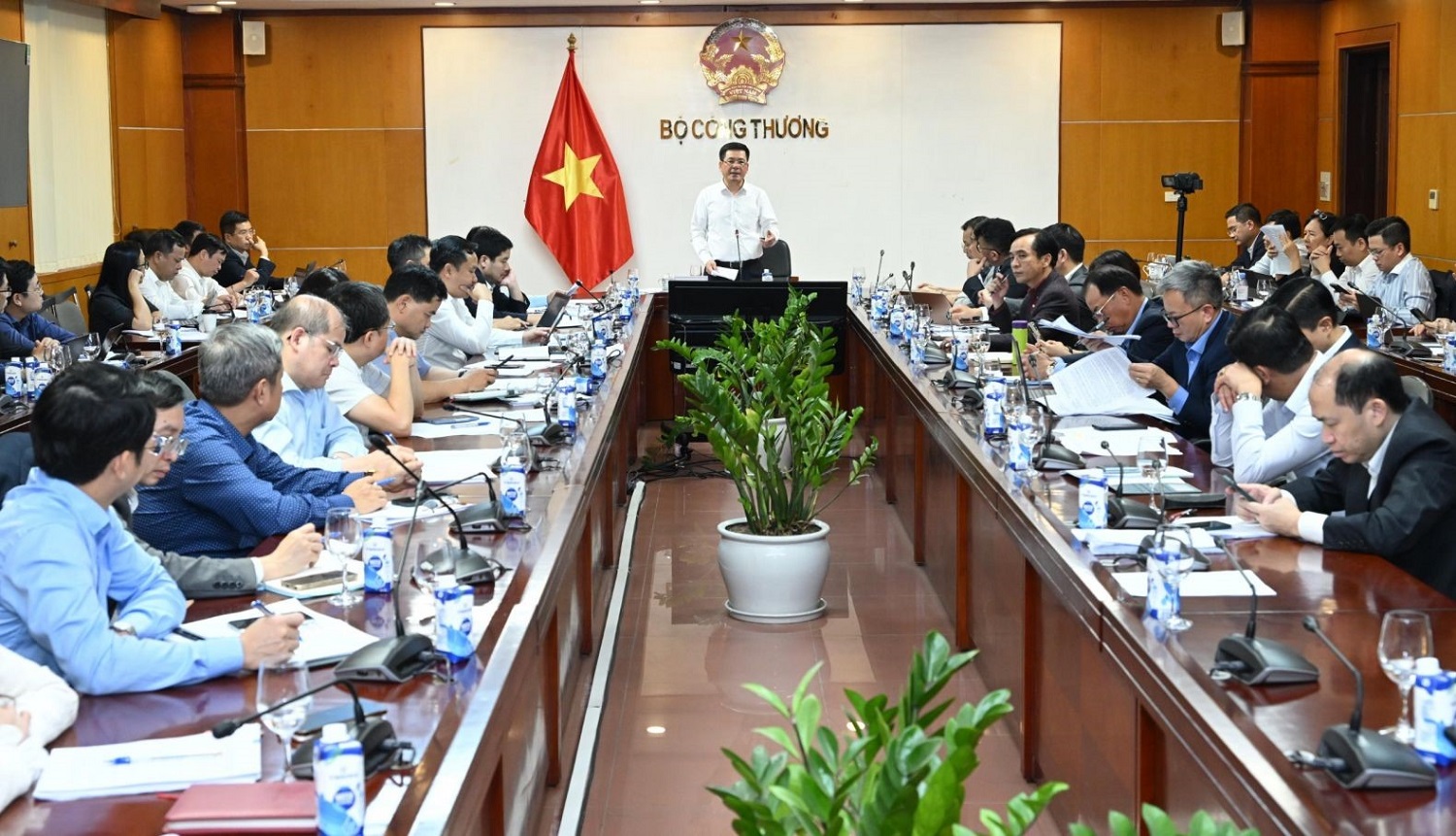 Bộ trưởng Nguyễn Hồng Di&ecirc;n y&ecirc;u cầu c&aacute;c&nbsp;c&aacute;c Tập đo&agrave;n, Tổng c&ocirc;ng ty trong lĩnh vực năng lượng thực hiện tốt c&aacute;c giải ph&aacute;p cung ứng điện năm 2024