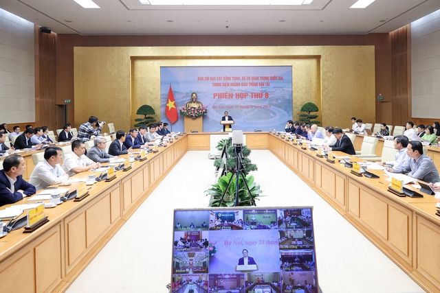 Phi&ecirc;n họp được tổ chức theo h&igrave;nh thức trực tiếp kết hợp trực tuyến với sự tham gia của c&aacute;c bộ ng&agrave;nh v&agrave; địa phương. Ảnh: VGP.