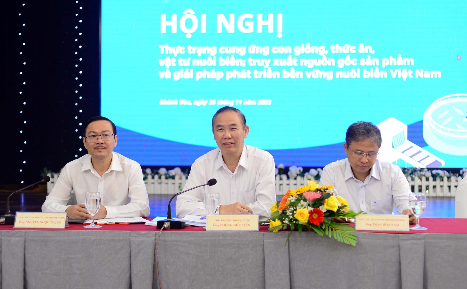 Thứ trưởng Phùng Đức Tiến chủ trì hội nghị tại điểm cầu Nha Trang, Khánh Hòa.