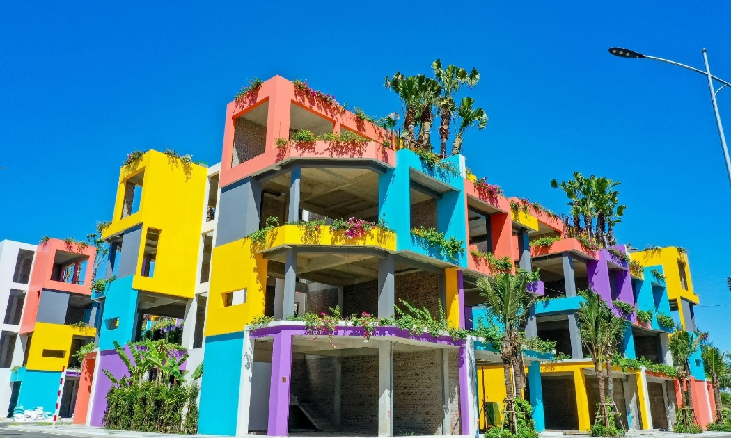 Các căn biệt thự đã hoàn thiện xong mặt ngoài tại Flamingo Ibiza Hải Tiến. Ảnh: Flamingo.