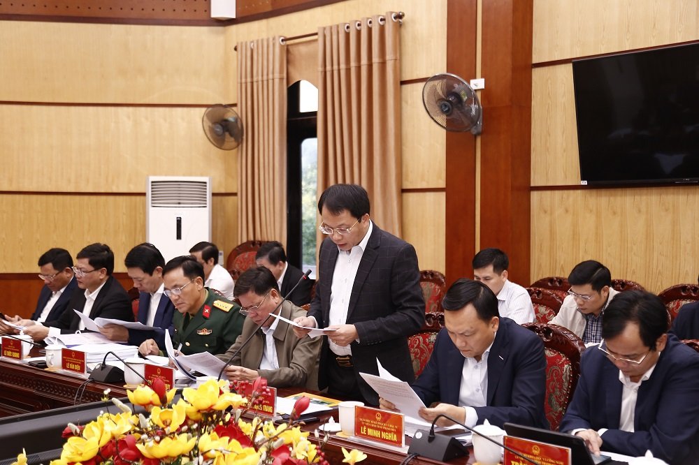 Ông Nguyễn Trọng Trang, Chánh Văn phòng UBND tỉnh Thanh Hóa, đã trình bày tóm tắt báo cáo tại phiên họp.