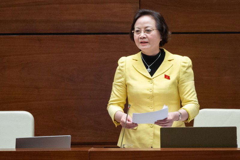 Bộ trưởng Phạm Thị Thanh Tr&agrave; giải tr&igrave;nh, l&agrave;m r&otilde; một số vấn đề đại biểu n&ecirc;u (Ảnh:quochoi.vn).