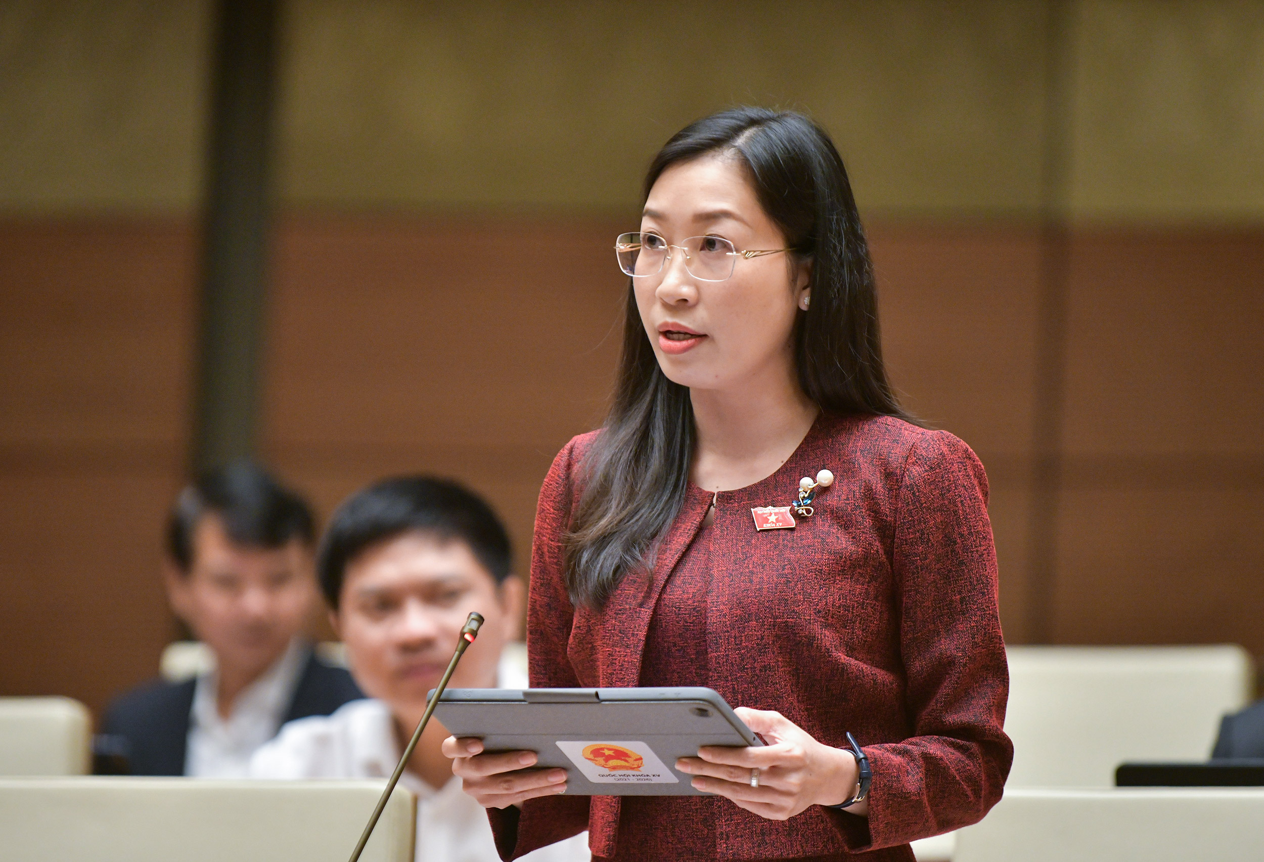 Đại biểu Ho&agrave;ng Thị Thanh Th&uacute;y, đo&agrave;n T&acirc;y Ninh: Cần nghi&ecirc;n cứu th&ecirc;m c&aacute;c quy định c&oacute; t&iacute;nh đột ph&aacute; gắn với đặc th&ugrave; của H&agrave; Nội.