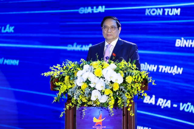 Thủ tướng cho rằng xuyên suốt 3 trụ cột phát triển đất nước, con người là trung tâm, là chủ thể, là mục tiêu, nguồn lực, động lực phát triển. Ảnh: VGP.