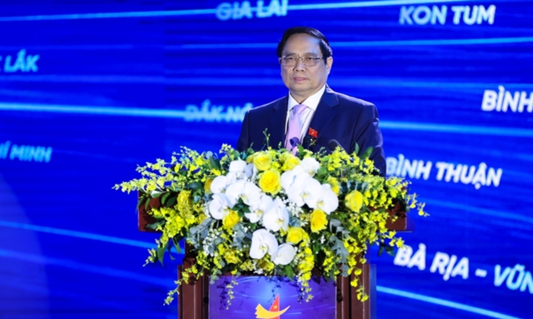 Thủ tướng cho rằng xuyên suốt 3 trụ cột phát triển đất nước, con người là trung tâm, là chủ thể, là mục tiêu, nguồn lực, động lực phát triển. Ảnh: VGP.