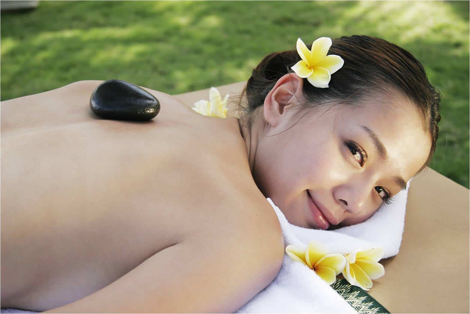 Hiện đ&atilde; c&oacute; kh&aacute; nhiều khu du lịch nghỉ dưỡng đưa ra c&aacute;c dịch vụ chăm s&oacute;c sức khỏe tại Việt Nam.