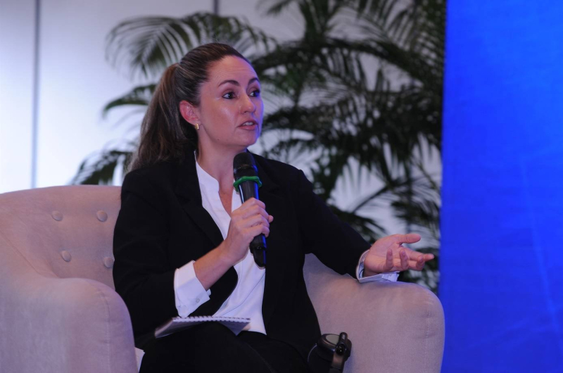 Bà Deborah Melissa Bottreau, Chủ tịch Thứ nhất Liên minh các Hiệp hội Doanh nhân trẻ quốc tế (IAYEA), Tổng Thư ký Hội Doanh nhân trẻ ASEAN (AYEC), Chủ tịch Hội Doanh nhân trẻ Malaysia: 
