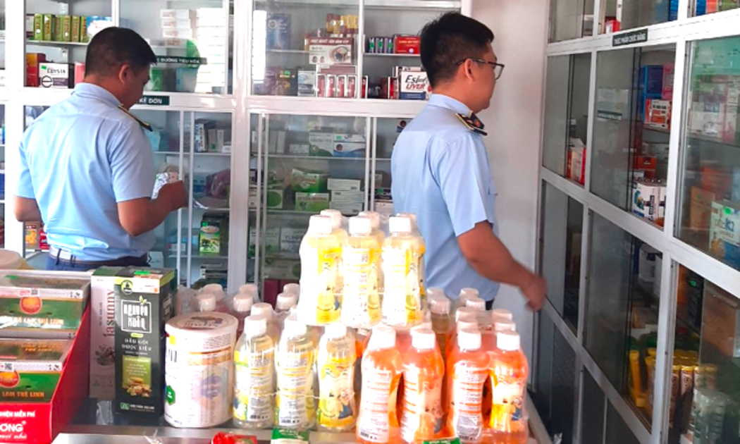 Lực lượng chức năng tỉnh Thanh Hóa kiểm tra cơ sở kinh doanh dược trên địa bàn