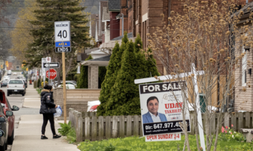Từng là đầu tàu kinh tế, bất động sản Canada đang tụt dốc vì lãi suất cao