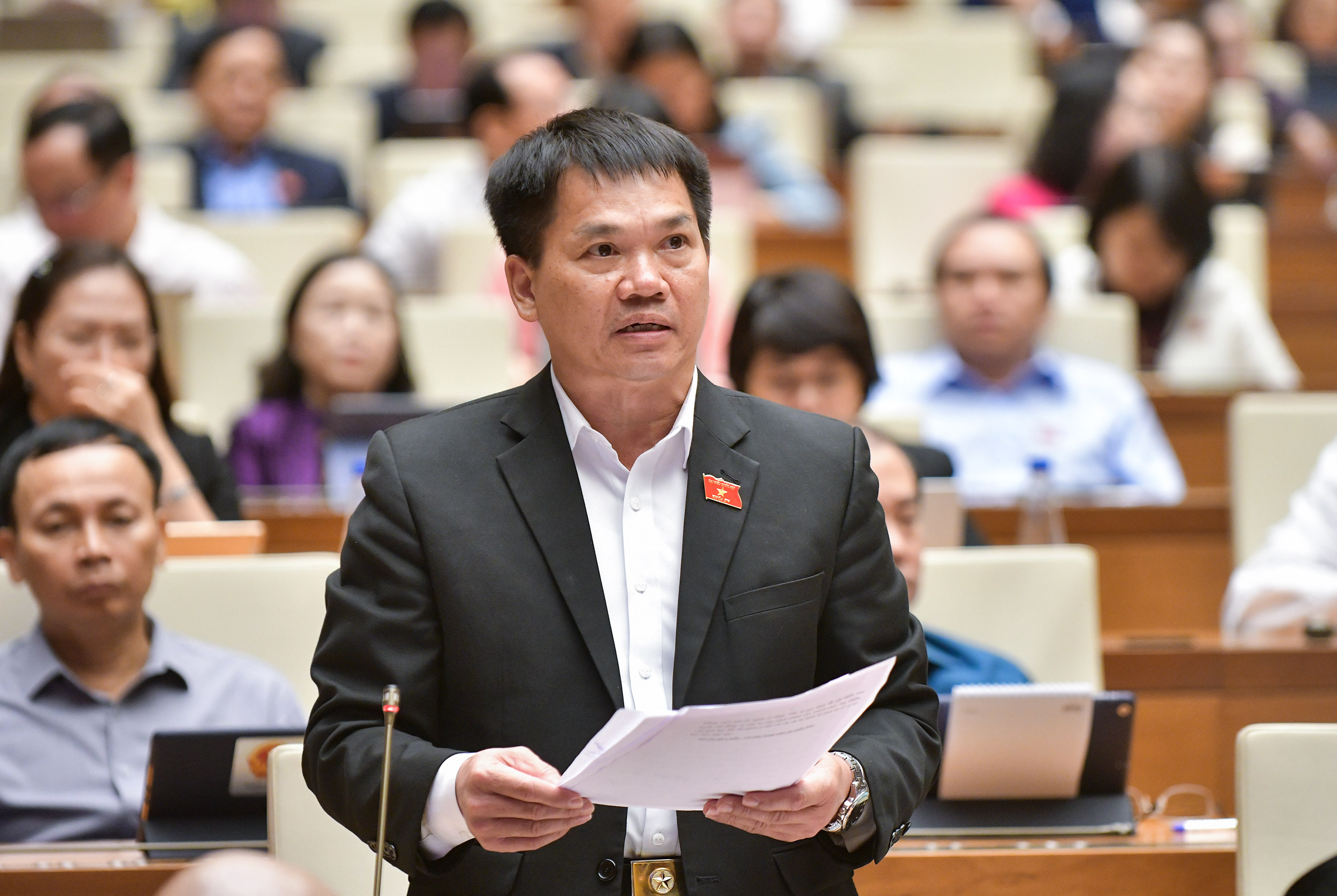 &nbsp;Đại biểu Dương Khắc Mai, đo&agrave;n Đắk N&ocirc;ng.